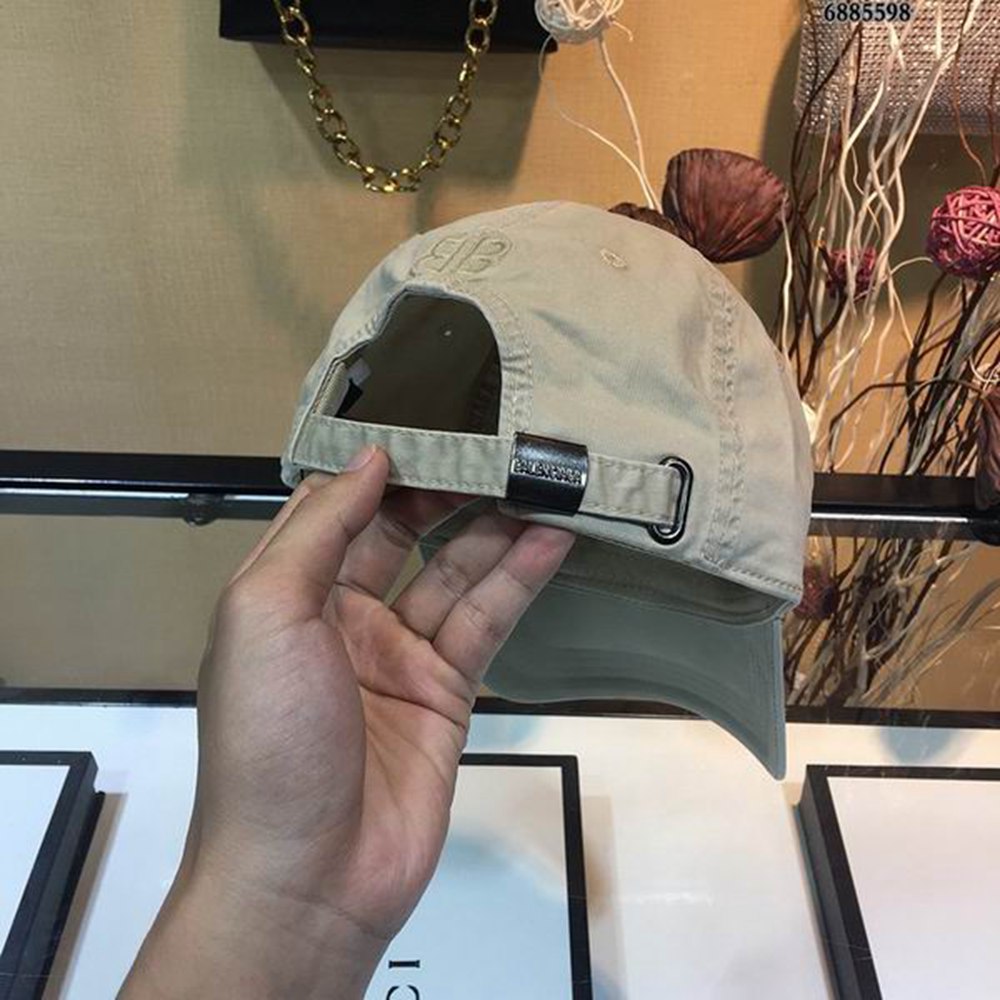 Ba*len*cia*ga hat